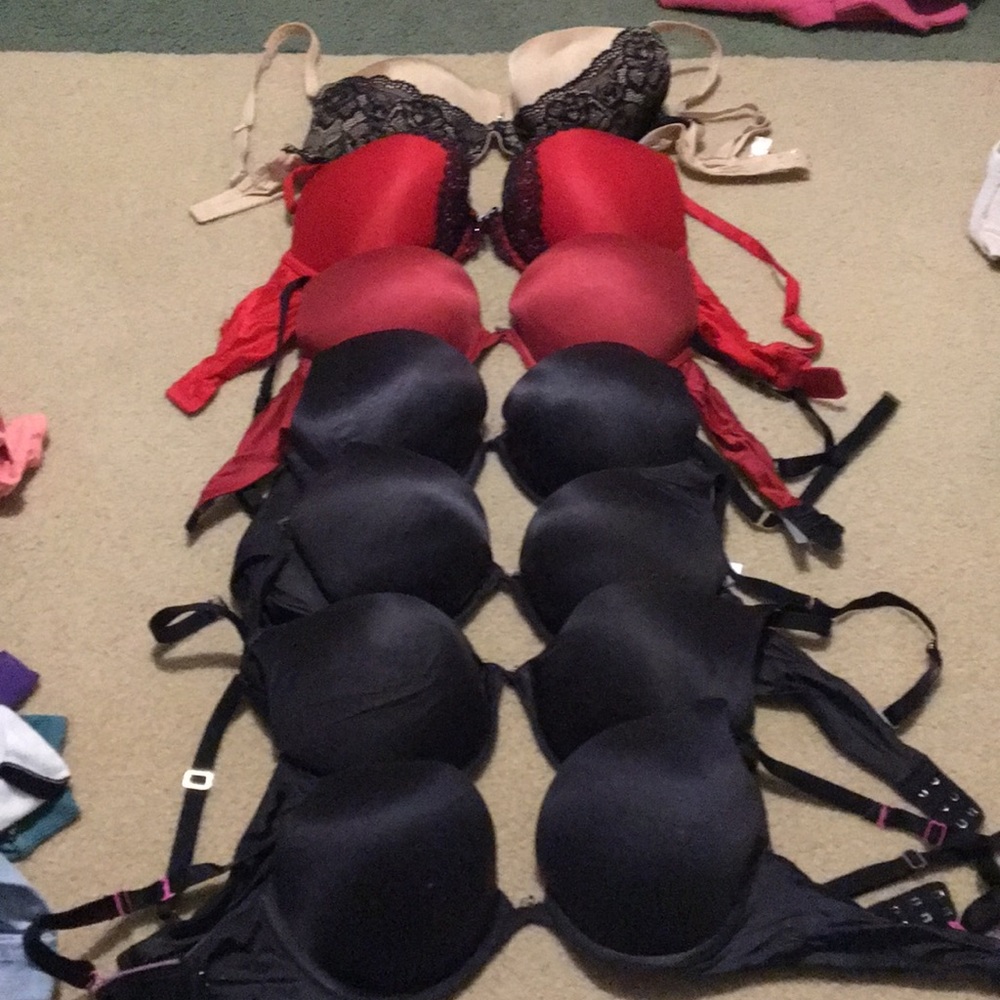 Lot of 7- 36C bras fredericks of Hollywood, VS